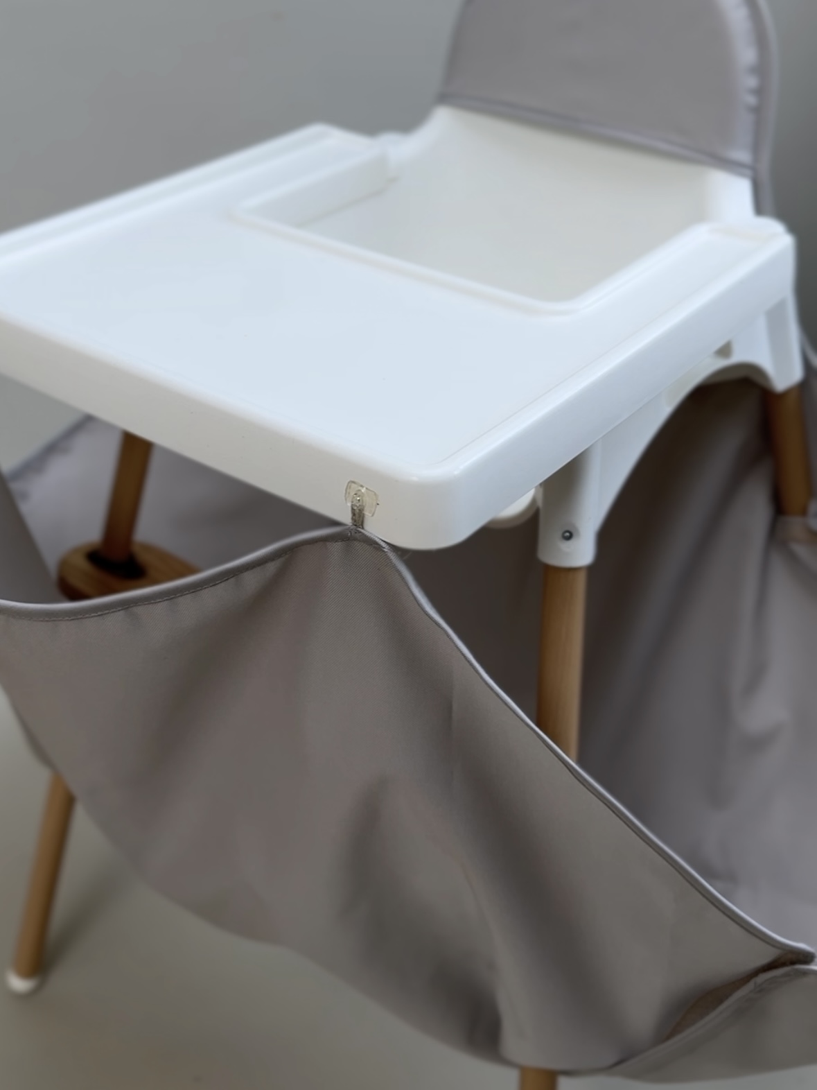 Mata wyłapująca - jasny popiel - do krzesełka do karmienia