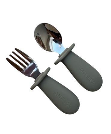 Sztućce dla dziecka - zestaw łyżeczka i widelec - kolor Oliwkowy