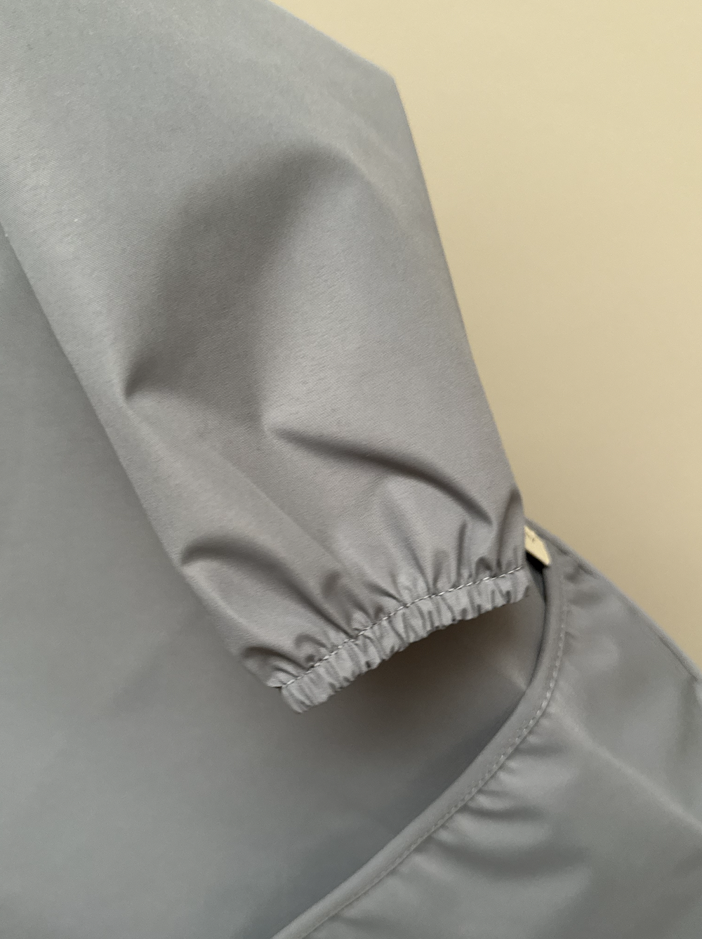 Śliniak z rękawami - Szaroniebieski