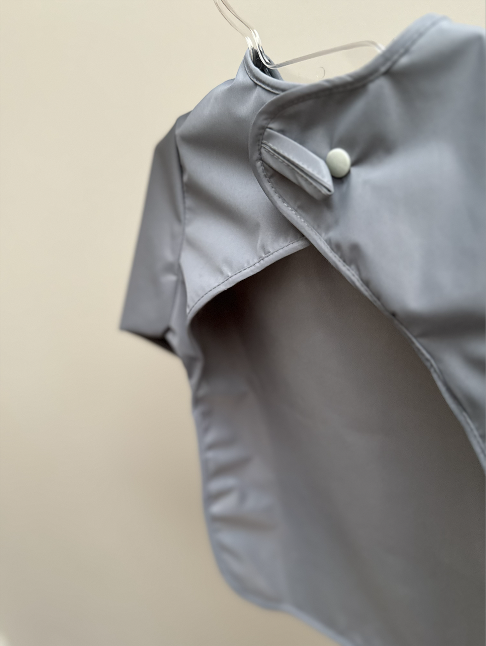 Śliniak z rękawami - Szaroniebieski